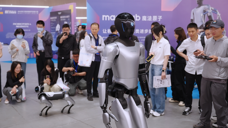 魔法原子闪耀上海具身智能大会，技术实力与商业潜力双赢！(图1)